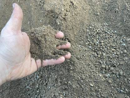 Bild 2:Gesiebte Erde, Rasenerde, Blumenerde