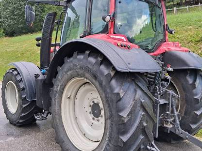 Bild 3:Valtra N154 Direct