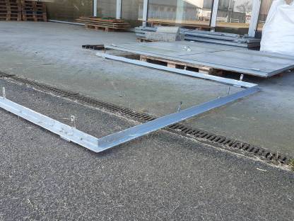 Bild 2:2-flügeliges Tor inkl. Rahmen