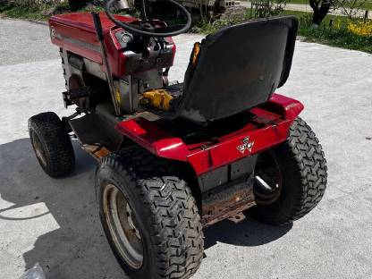 Bild 7:Massey Ferguson 12 Oldtimer Rasentraktor
