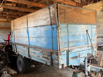 Bild 8:Miststreuer Mengele