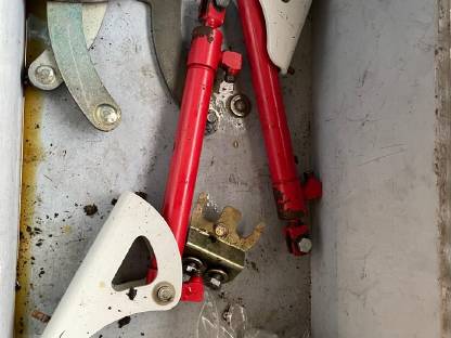 Hydraulische Seitenschutzklappung Pöttinger Novacat 301