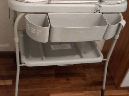 Bild 3:Badewanne mit Wickelaufsatz