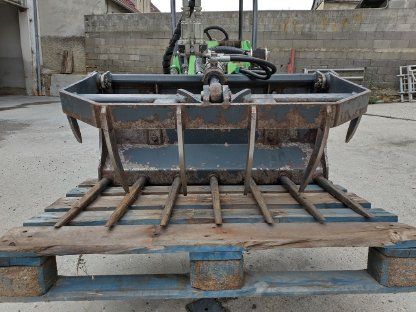 Bild 4:Heu, Silo, Allroundgreifer Avant Hoflader