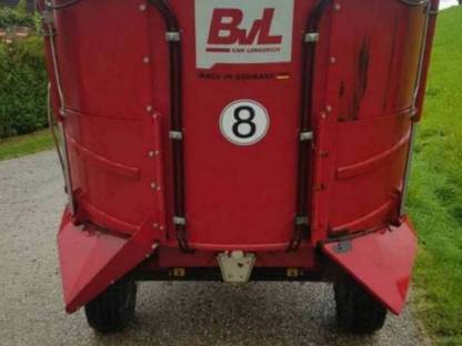 Bild 2:Futtermischwagen