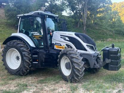 Bild 2:Valtra T145A mit Rückfahreinrichtung