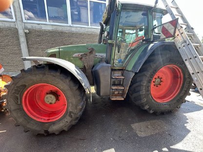Fendt Fav. 714 Vario mit Frontlader MX12
