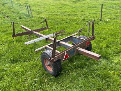 Bild 2:Holzanhänger