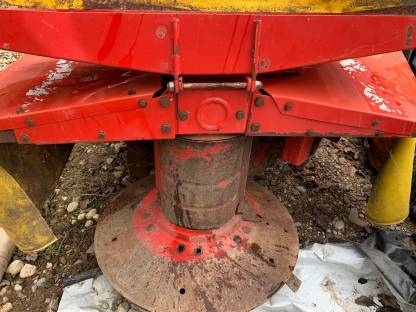 Bild 4:Pöttinger Trommelmähwerk