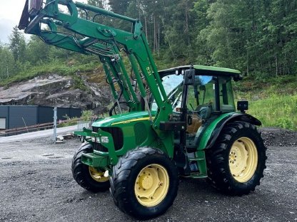John Deere 5820