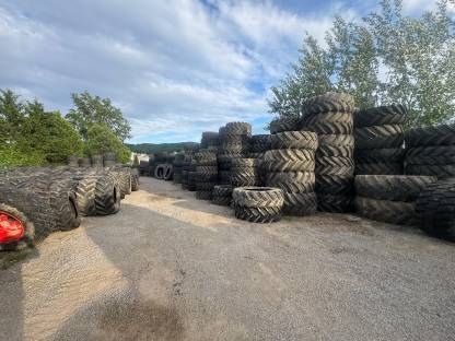 Bild 8:Traktorreifen in jeder Größe, zu jedem Preis