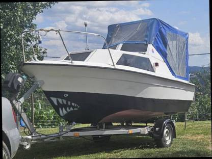 Bild 3:Boot Elektro-Benzin Außenborder