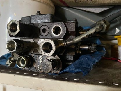 Bild 6:Deutz Agrotron/Steyr T7200 Zapfwellenteile-Hydraulikblock