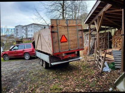 Holzbrücke mit Aufsatzwänden
