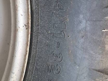 Bild 7:Zwillingsreifen 12.4/11 - 32