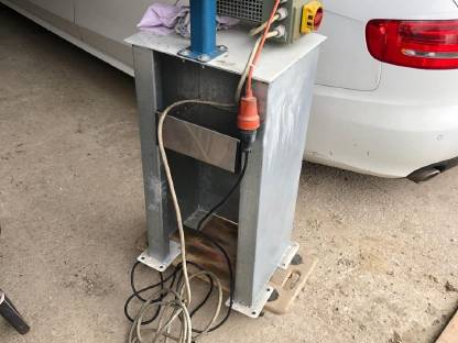 Bild 4:Bördelmaschine