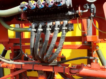 Bild 4:Feldspritze Rau/Kverneland iXter B10, 15 m