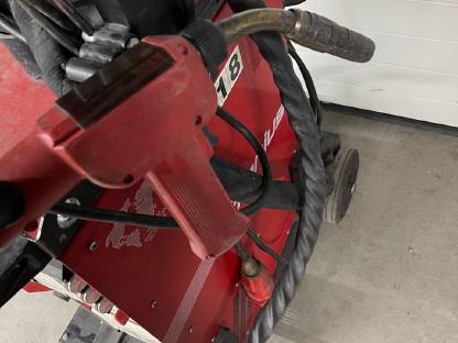 Bild 4:Fronius TPS 330 mit Push/Pull Schlauchpaket