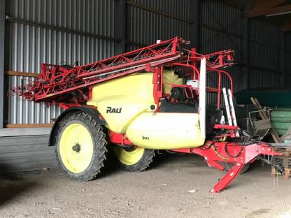 Bild 2:Feldspritze Rau Phönix B40