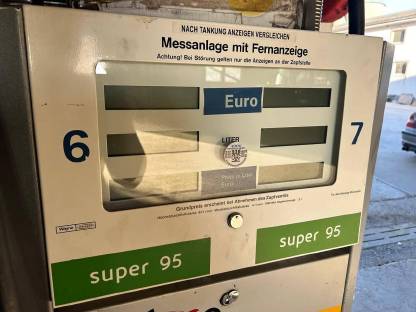 Bild 2:Zapfsäule Diesel, Benzin