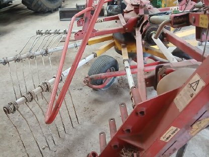 Bild 2:PÖTTINGER Front und Heckschwader