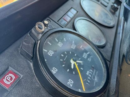 Bild 5:Klassiker Mercedes Benz Transporter mit gültigem Pickerl