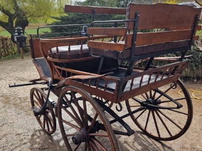 Bild 6:Antike historische Kutsche Linzer Wagen Holz Zweispänner