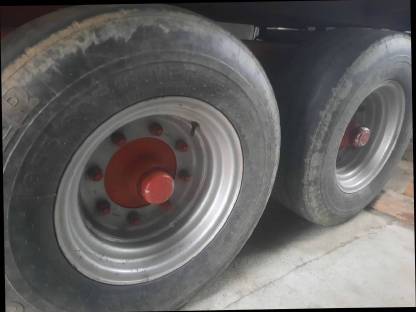 Bild 2:Kipperreifen 355/60R18 mit Felge