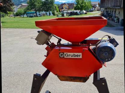 Bild 2:Gruber Getreidequetsche 940/30