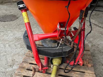 Bild 3:Salzstreuer, Splittstreuer, Düngestreuer