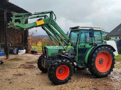 Fendt 260 S mit Frontlader
