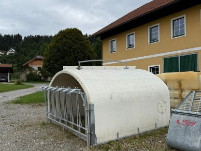 Bild 6:Kälberiglu mit anbaubarem Zaun