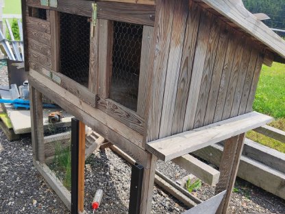 Bild 3:Hasen-Käfige