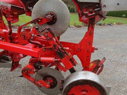 Bild 3:Pflug Niemeyer steingesichert Volldrehpflug Delta