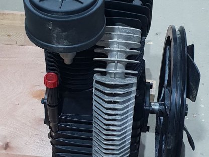 Bild 3:2 Kolbenkompressor ca. 350 l / 10 bar