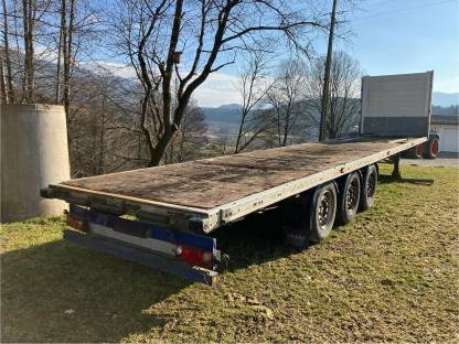 Bild 3:Sattelauflieger Schmitz (Ballenanhänger)