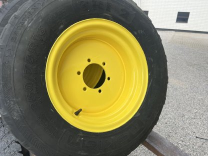 Bild 2:John Deere Serie 4R NOKIAN Kompletträdergarnitur