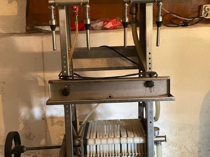 Bild 9:Abfüllanlage mit Filter, Flaschenwaschmaschine