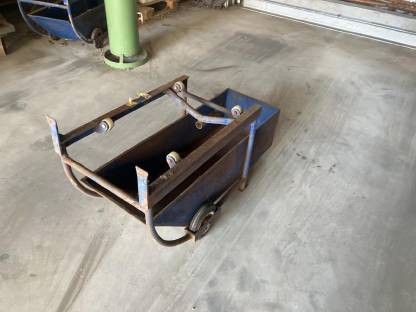 Bild 3:Ölfasswagen mit Auffangwanne