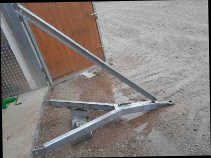 Deichsel von Bauer Güllefass V45