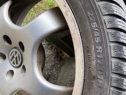 Bild 2:Autoreifen mit Felgen Kumho Winterreifen 225/45 R17