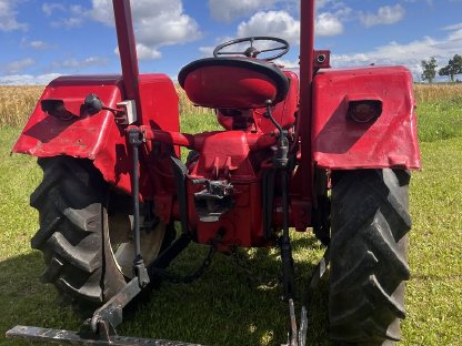 Bild 2:McCormick Farmall D 324