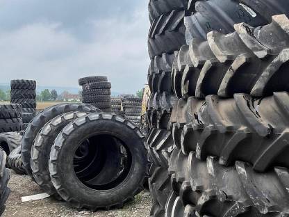 Bild 2:Traktorreifen in jeder Größe, zu jedem Preis