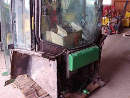 Bild 2:Kabinenteile John Deere 6030/7030