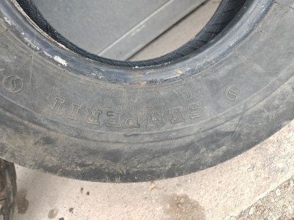 Bild 5:Traktorreifen Barum/Semperit