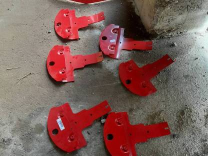 Bild 2:Kuhn Verschleißkufen für GMD 600 G2