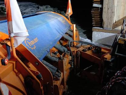 Bild 2:Hauer SRS3 3400 Schneepflug