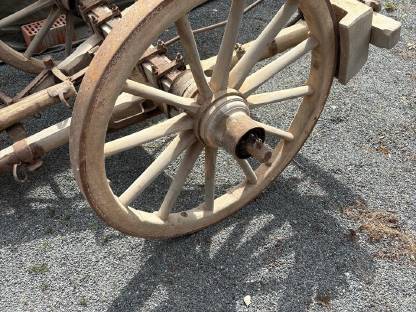 Bild 4:Holzpferdewagen, Kutschfahrgestell mit Eisenbereifung
