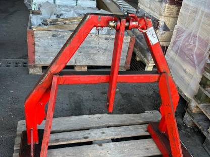 Bild 2:Stapleranhängung