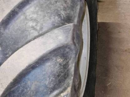 Vorderräder Traktor 420/65 R20 Michelin XM 108